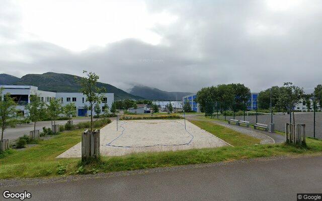 Sortland Ungdomsskole – sandvolleyballbane i Sortland